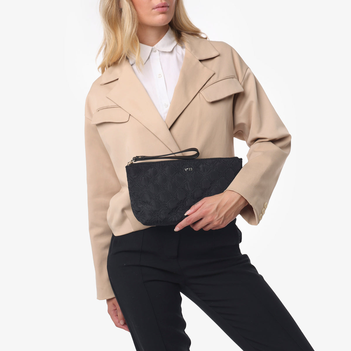 f64995525916e1291ea37f9b68a60166_NERO_73BE6IS413_4_001