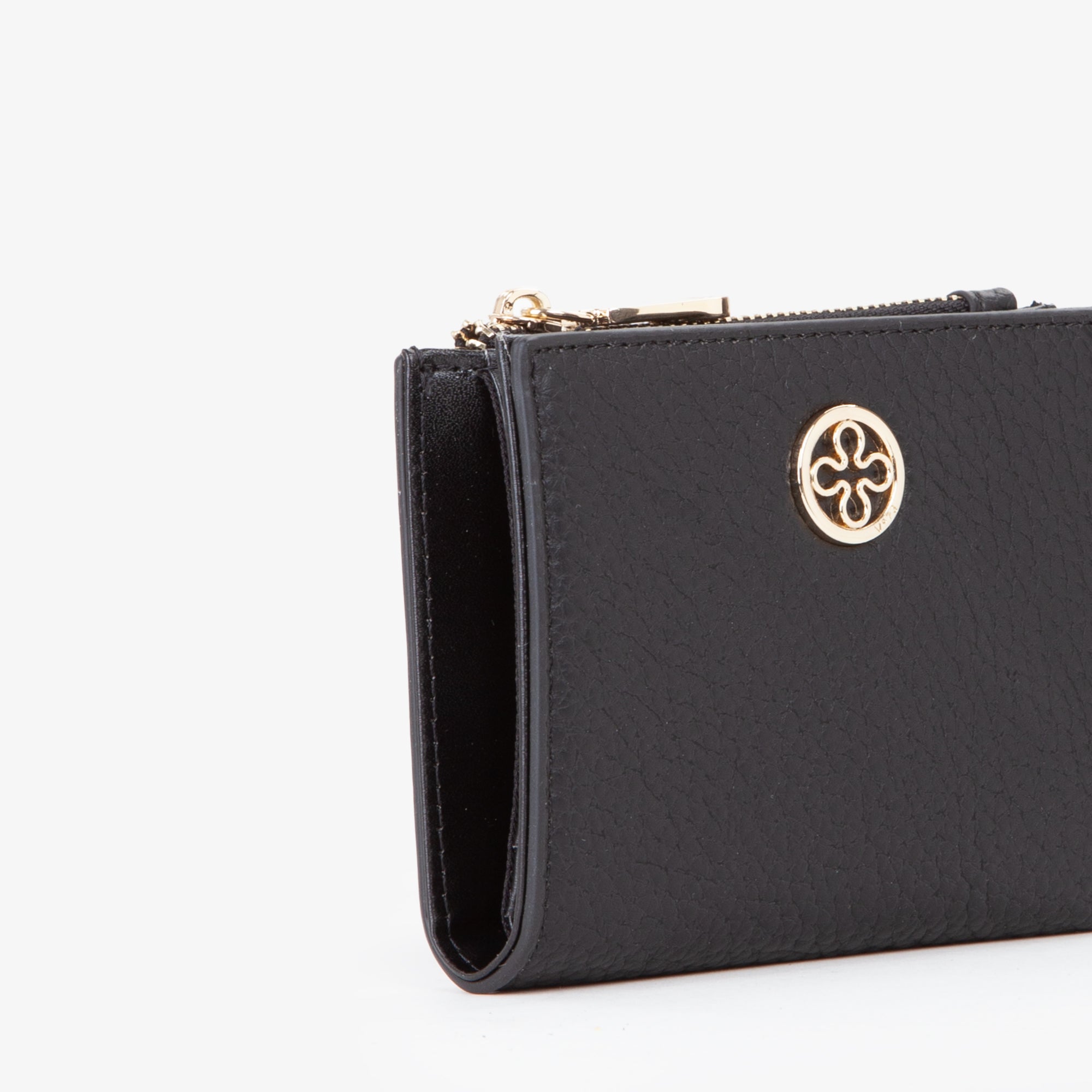 f64995525916e1291ea37f9b68a60166_NERO_73PS9ER258_6_001