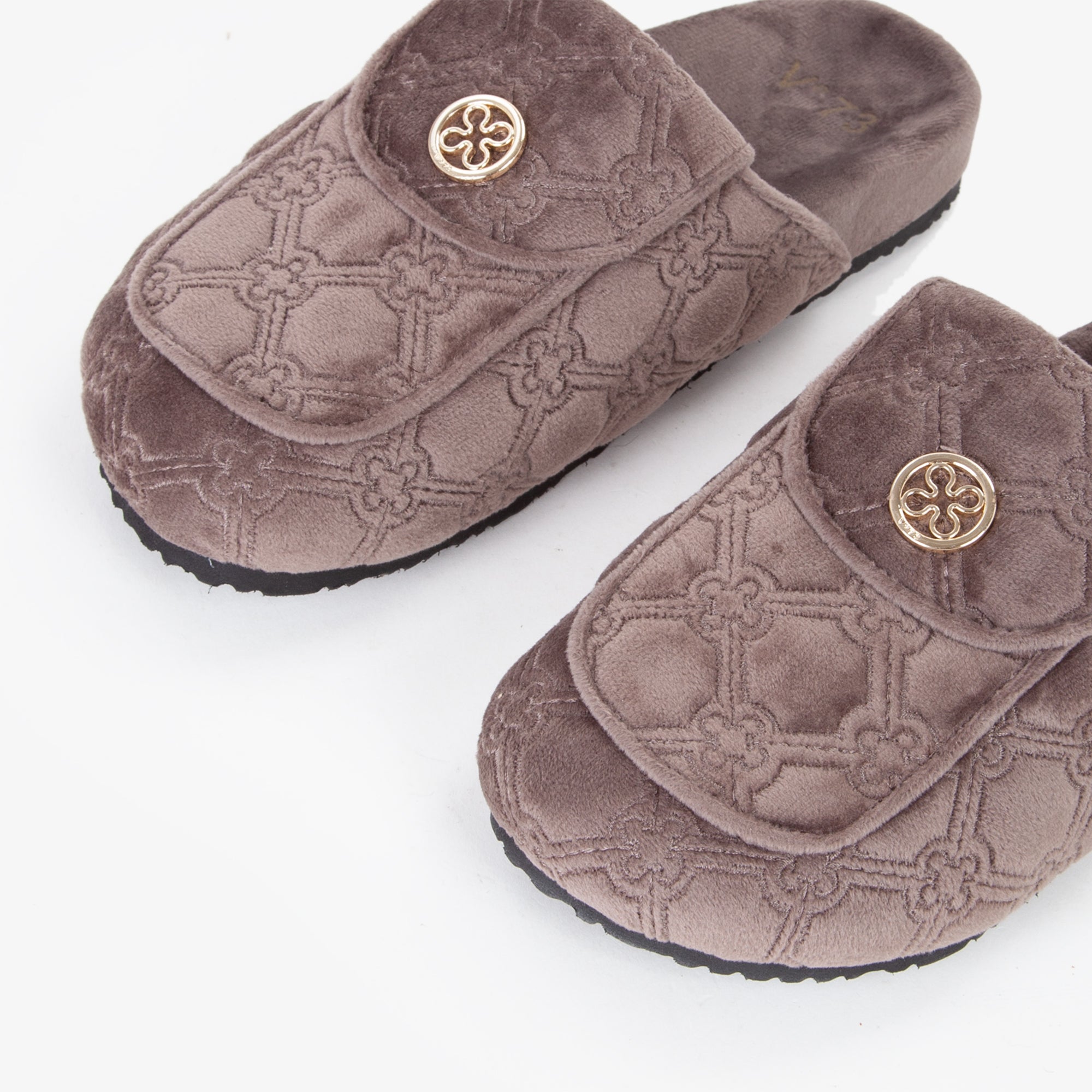 decbff23ce0b2a73e2a539e837752376_MARRONE_73SC9FU01VEL_12_259